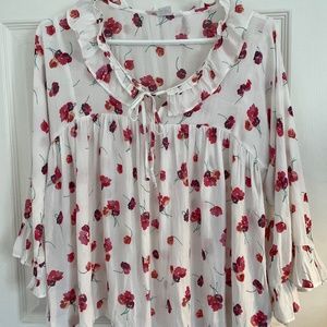 Floral flowy blouse